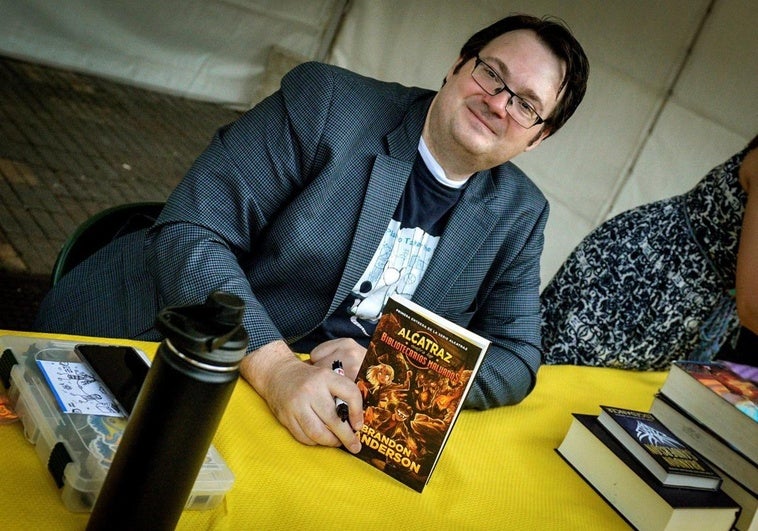 Brandon Sanderson vuelve a España el autor superventas estará en el